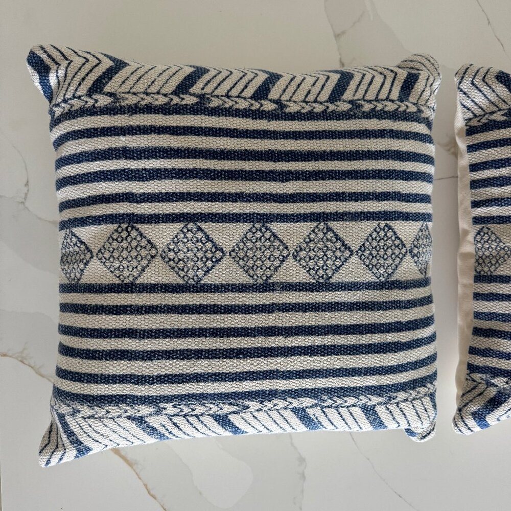 2 Pillow Shams